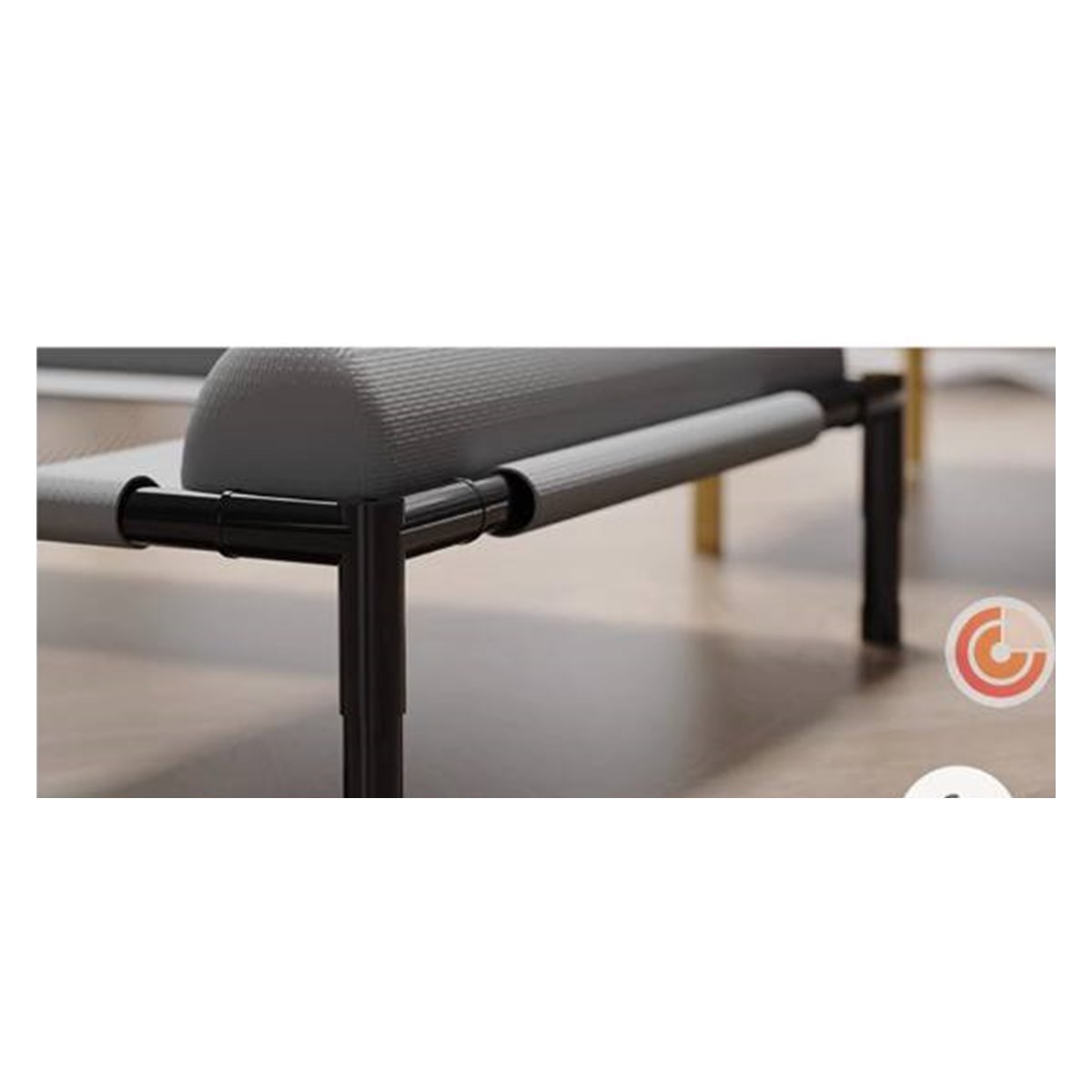 Low off-ground support legs on elevated dog bed